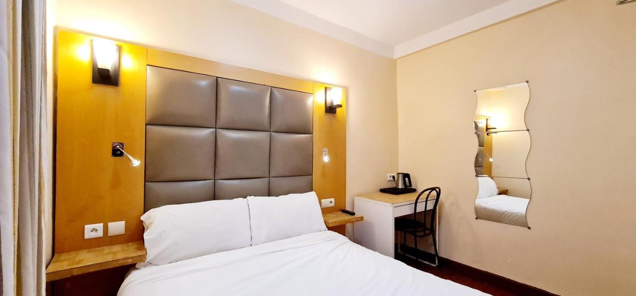 Hotel De France 18 Paris Exterior photo