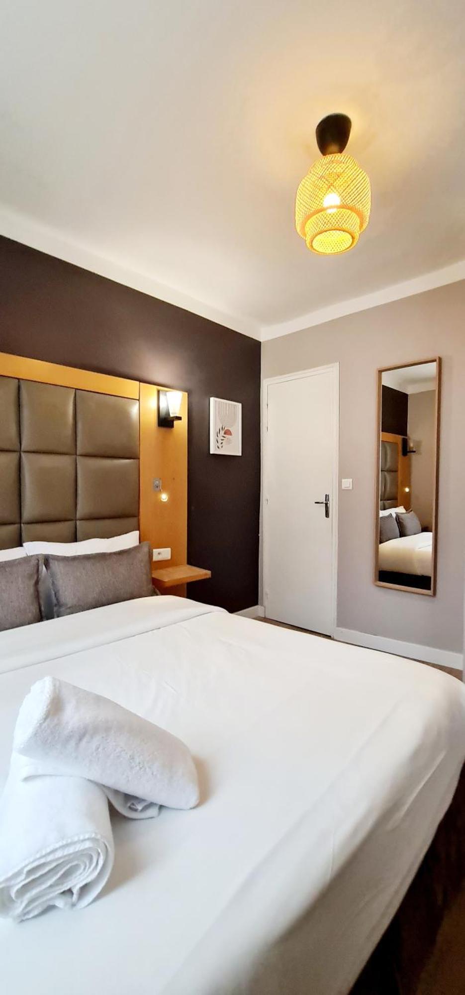 Hotel De France 18 Paris Exterior photo
