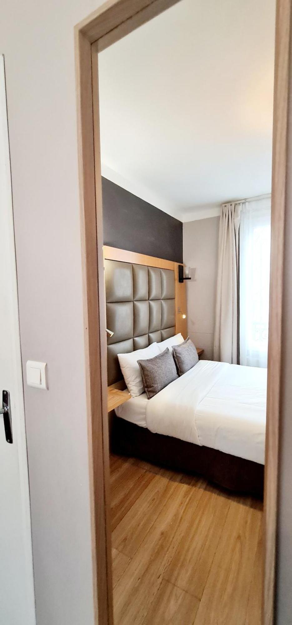 Hotel De France 18 Paris Exterior photo