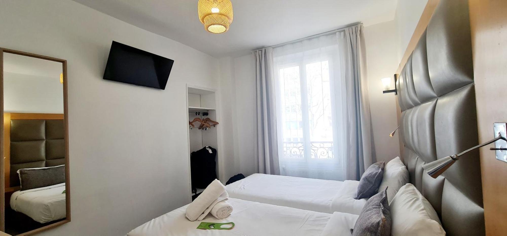 Hotel De France 18 Paris Exterior photo